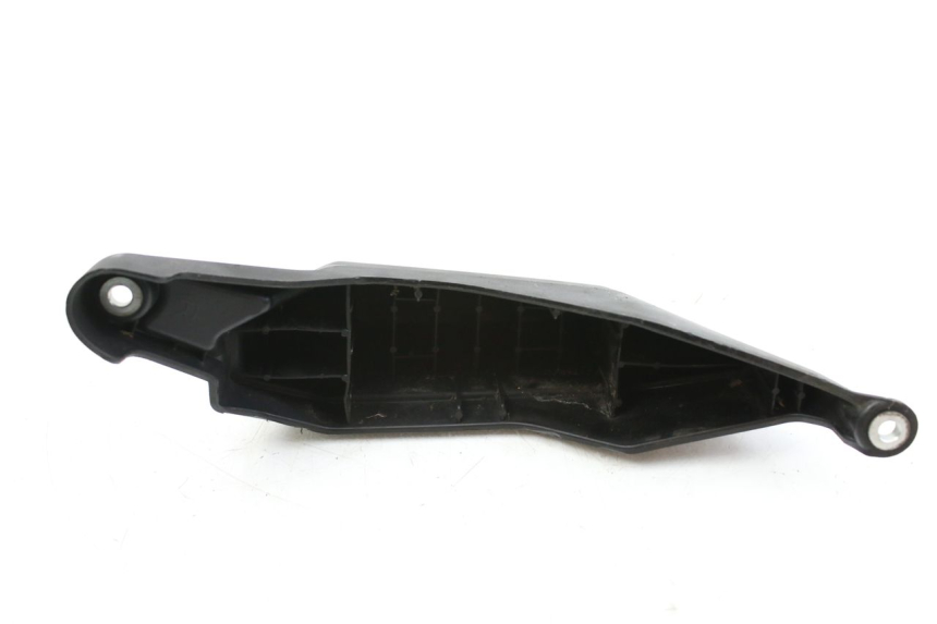 photo de FALDóN LATERAL DERECHO YAMAHA MT-07 MT07 700 (2018 - 2020) - Primer plano técnico