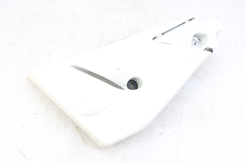 photo de BAJO CARENADO DERECHA MOTO GUZZI NORGE 8V GT 1200 (2011 - 2016) - Detalles de los puntos de fijación