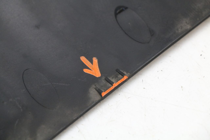 photo de BAJO CARENADO DERECHA HONDA PCX (JF28) 125 (2009 - 2011) - Zoom sobre los componentes