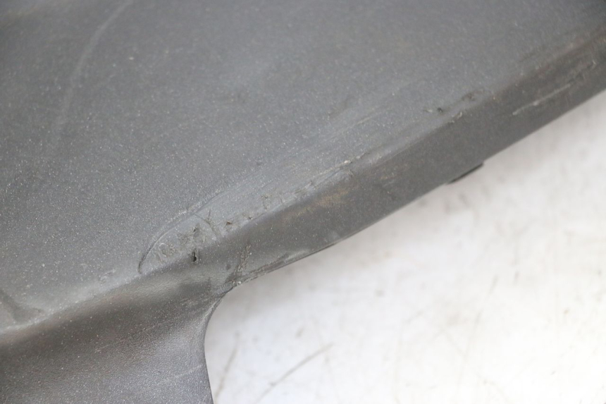 photo de BAJO CARENADO DERECHA PEUGEOT SATELIS 125 (2013 - 2018) - Detalles de los puntos de fijación