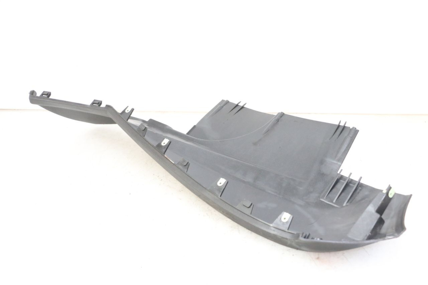 photo de BAJO CARENADO DERECHA PEUGEOT SATELIS 125 (2013 - 2018) - Marcados y referencias originales