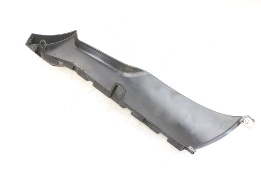 photo de BAJO CARENADO DERECHA PIAGGIO NRG POWER PUREJET 50 (2018 - 2021) - Primer plano técnico