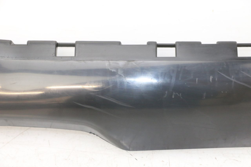 photo de BAJO CARENADO DERECHA PIAGGIO NRG POWER PUREJET 50 (2018 - 2021) - Detalles de los puntos de fijación