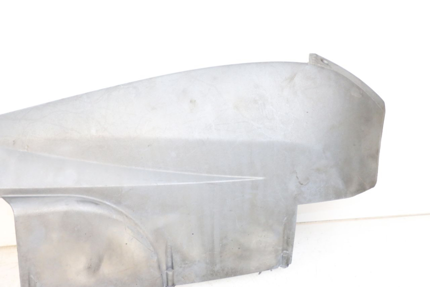 photo de FALDóN LATERAL DERECHO PEUGEOT SATELIS 125 (2006 - 2009) - Primer plano técnico