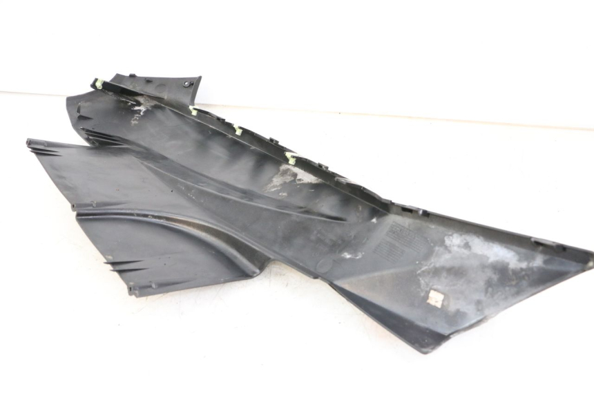 photo de BAJO CARENADO DERECHA PEUGEOT SATELIS 125 (2013 - 2018) - Zoom estado de uso