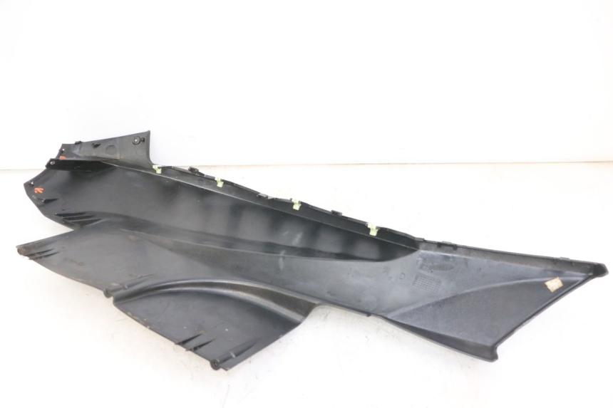 photo de BAJO CARENADO DERECHA PEUGEOT SATELIS 125 (2013 - 2018) - Estado de la superficie y material