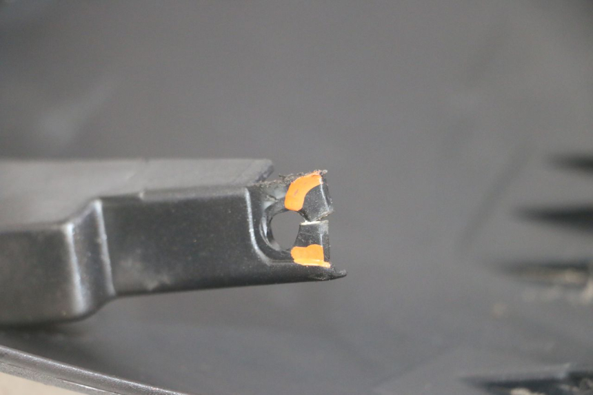 photo de BAJO CARENADO DERECHA PEUGEOT SATELIS 125 (2013 - 2018) - Marcados y referencias originales