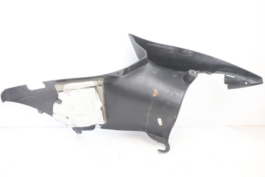 photo de BAJO CARENADO DERECHA CAN-AM SPYDER RS 1000 (2008 - 2012) - Detalles de los puntos de fijación