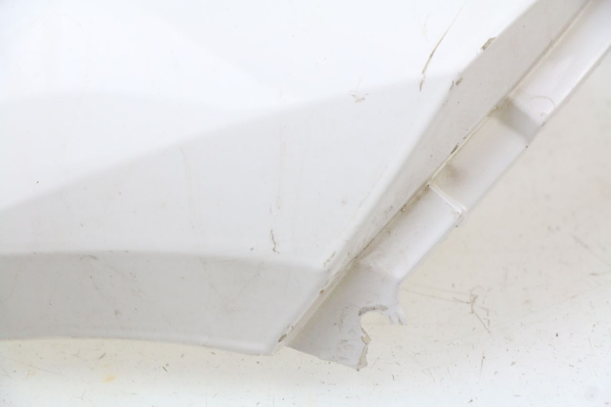 photo de BAJO CARENADO DERECHA RAZZO STEED 125 (2012 - 2018) - Detalles de los puntos de fijación