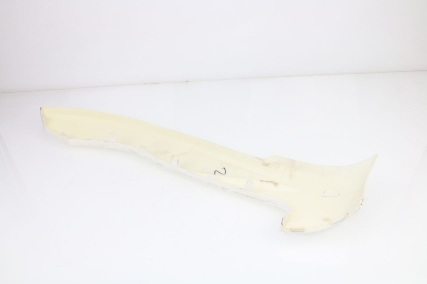 photo de BAJO CARENADO DERECHA RAZZO STEED 125 (2012 - 2018) - Detalles de los puntos de fijación