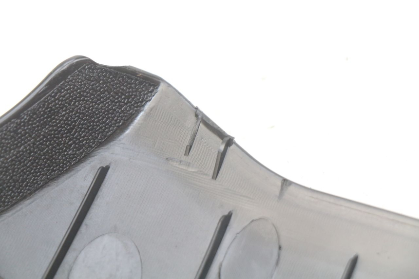 photo de FALDóN LATERAL DERECHO PEUGEOT STREETZONE 4T 50 (2018 - 2023) - Zoom estado de uso