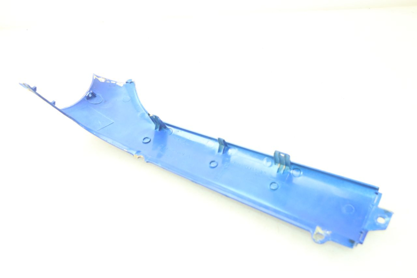 photo de BAJO CARENADO DERECHA PEUGEOT SV 50 (1992 - 2004) - Detalles de los puntos de fijación