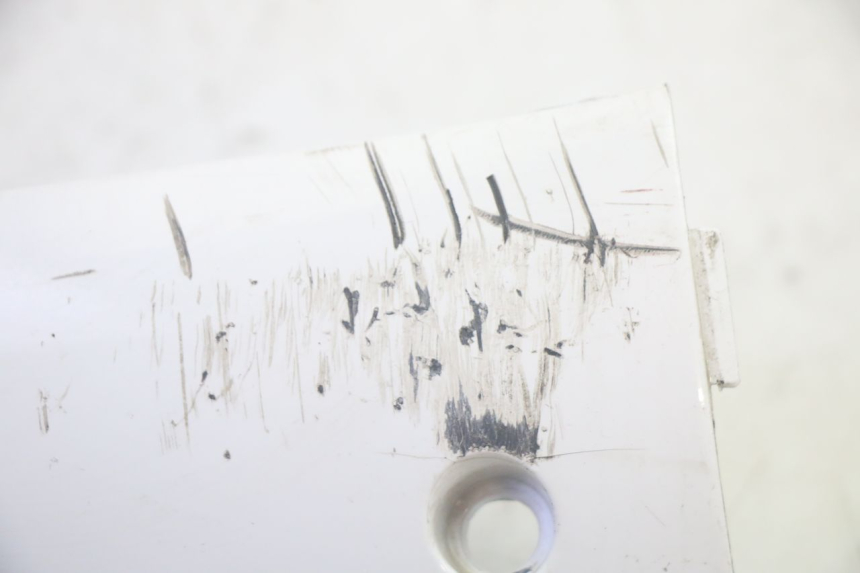 photo de BAJO CARENADO DERECHA PEUGEOT TWEET PRO EFI 4T 50 (2021 - 2022) - Detalles de los puntos de fijación