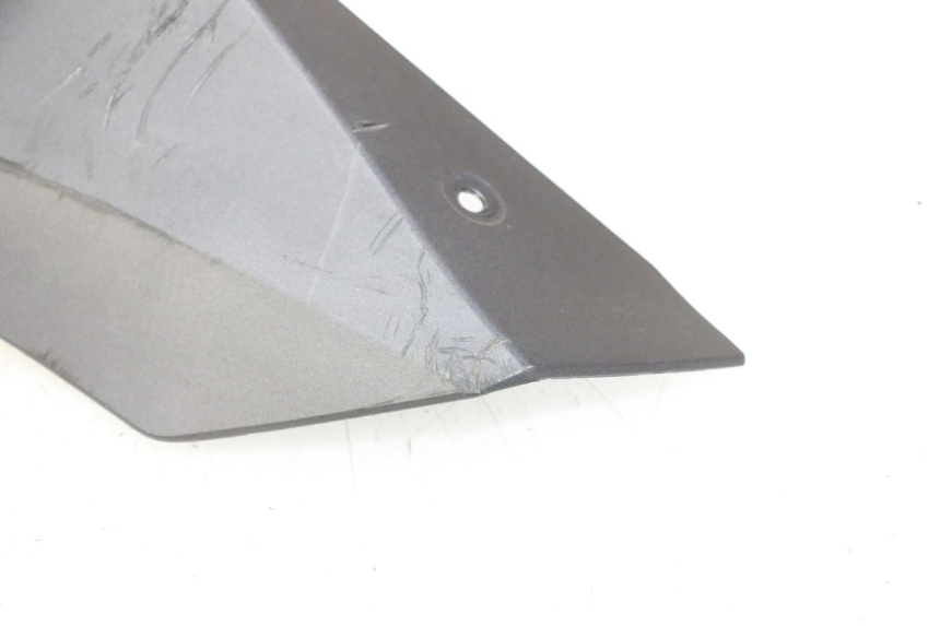 photo de BAJO CARENADO DERECHA YAMAHA XMAX X-MAX 125 (2021 - 2025) - Estado de la superficie y material