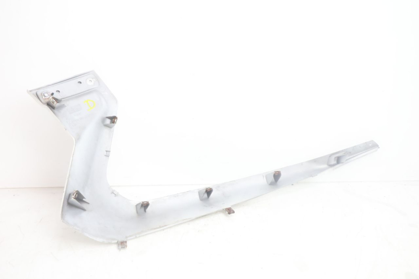 photo de FALDóN DERECHO YAMAHA XMAX X-MAX 125 (2006 - 2009) - Detalles de los puntos de fijación
