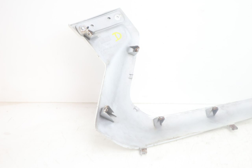 photo de FALDóN DERECHO YAMAHA XMAX X-MAX 125 (2006 - 2009) - Estado de la superficie y material