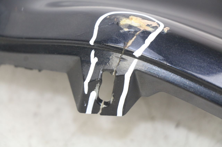 photo de FALDóN LATERAL DERECHO PIAGGIO X8 125 (2004 - 2007) - Estado de la superficie y material