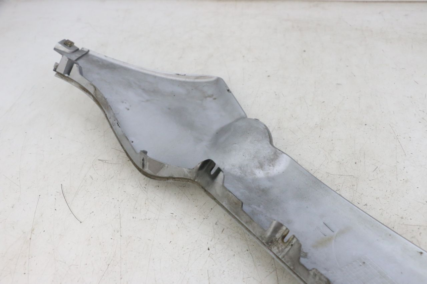 photo de FALDóN LATERAL DERECHO PIAGGIO X8 125 (2004 - 2007) - Zoom estado de uso