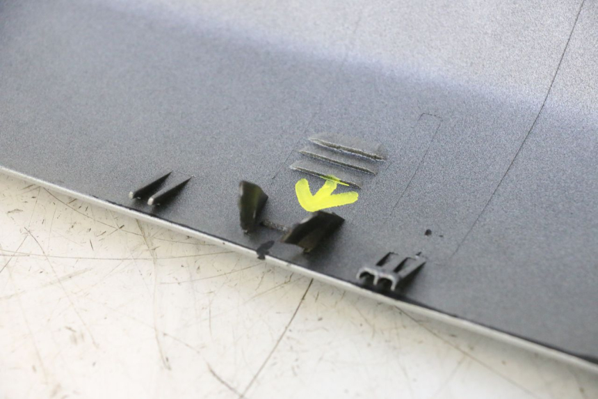 photo de FALDóN LATERAL DERECHO YAMAHA YP MAJESTY 125 (2002 - 2006) - Marcados y referencias originales