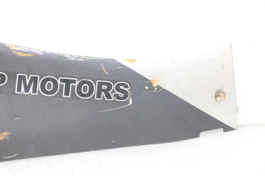 photo de FALDóN LATERAL DERECHO YIYING YY50QT-10 50 (2007 - 2022) - Detalles de los puntos de fijación