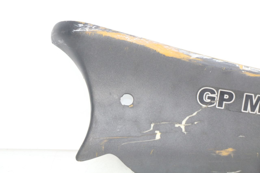 photo de FALDóN LATERAL DERECHO YIYING YY50QT-10 50 (2007 - 2022) - Estado de la superficie y material