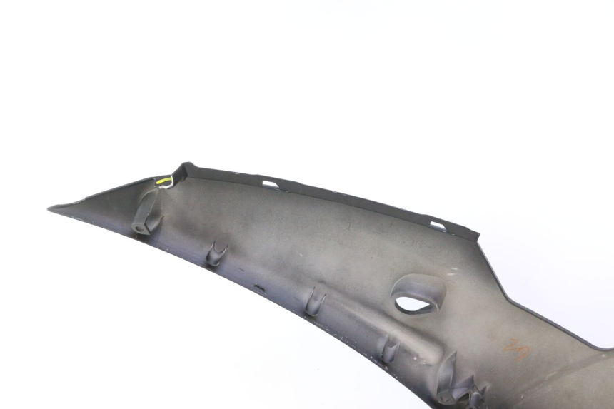 photo de BAJO CARENADO DERECHA YAMAHA YZF R6 600 (2008 - 2009) - Zoom sobre los componentes