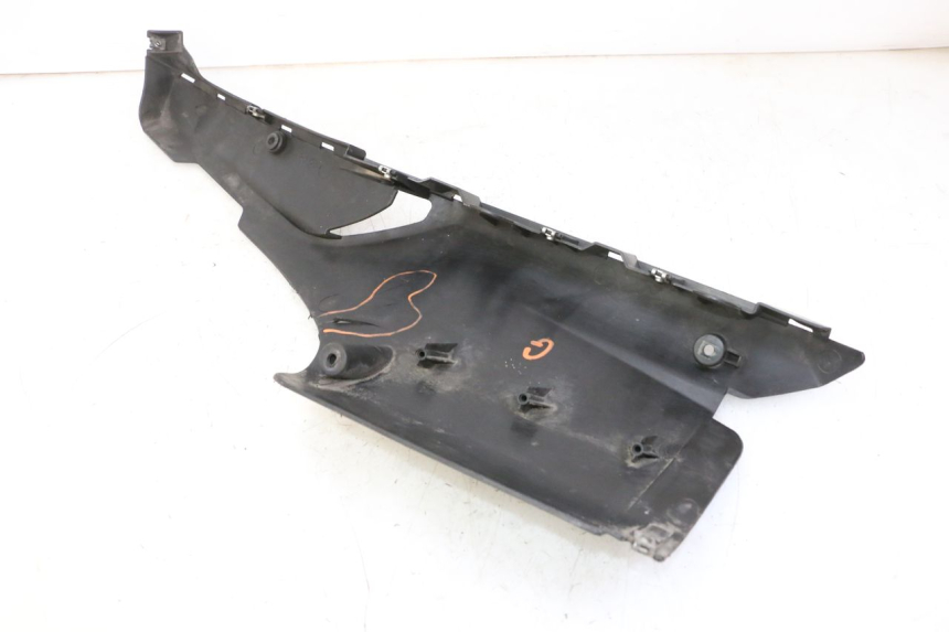 photo de BAJO CARENADO IZQUIERDA QUADRO 4 4D 350 (2015 - 2018) - Primer plano técnico