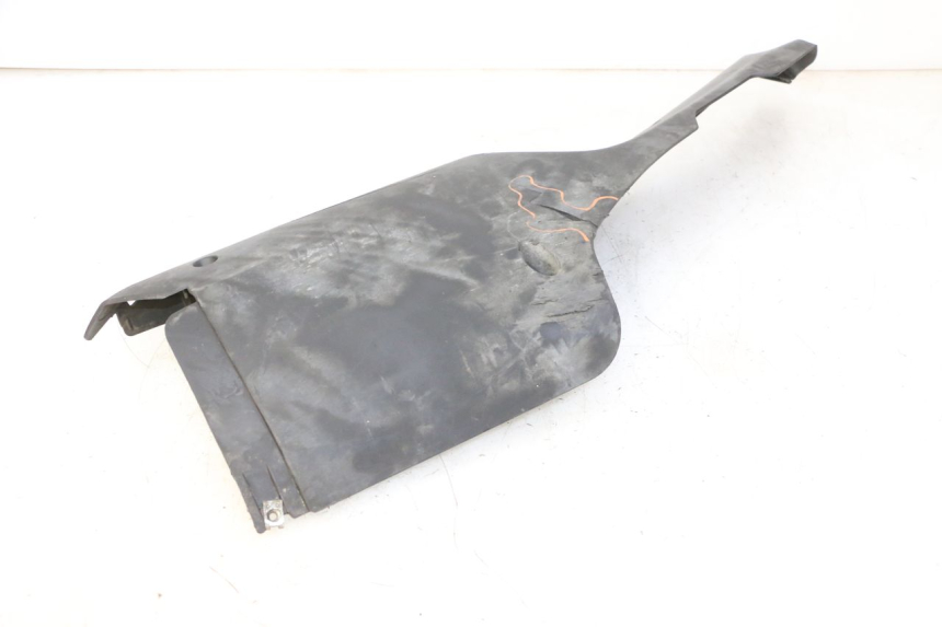 photo de BAJO CARENADO IZQUIERDA QUADRO 4 4D 350 (2015 - 2018) - Detalles de los puntos de fijación