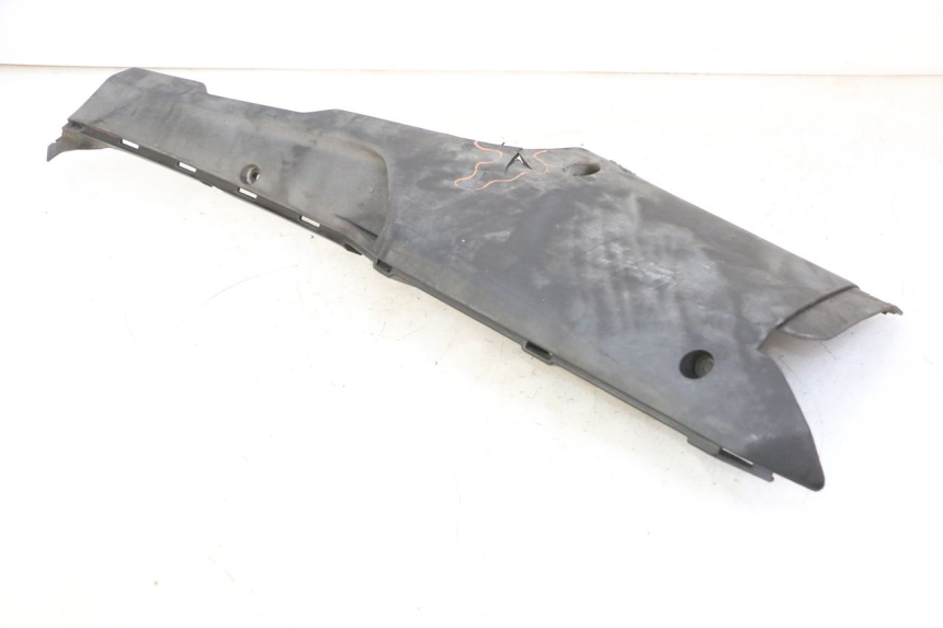 photo de BAJO CARENADO IZQUIERDA QUADRO 4 4D 350 (2015 - 2018) - Estado de la superficie y material