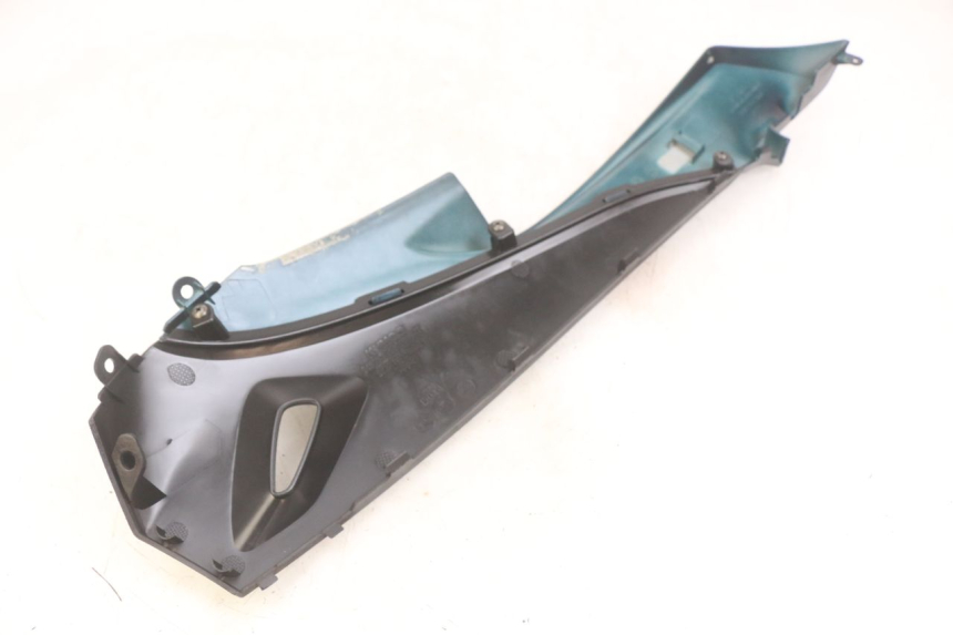 photo de BAJO DE CAJA IZQUIERDA KYMCO AGILITY 16+ 4T 50 (2018 - 2023) - Detalle de la pieza