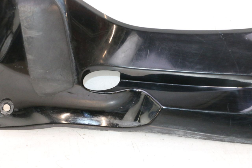 photo de BAJO CARENADO IZQUIERDA SUZUKI BURGMAN EXECUTIVE ABS 650 (2006 - 2012) - Enfoque en la estructura