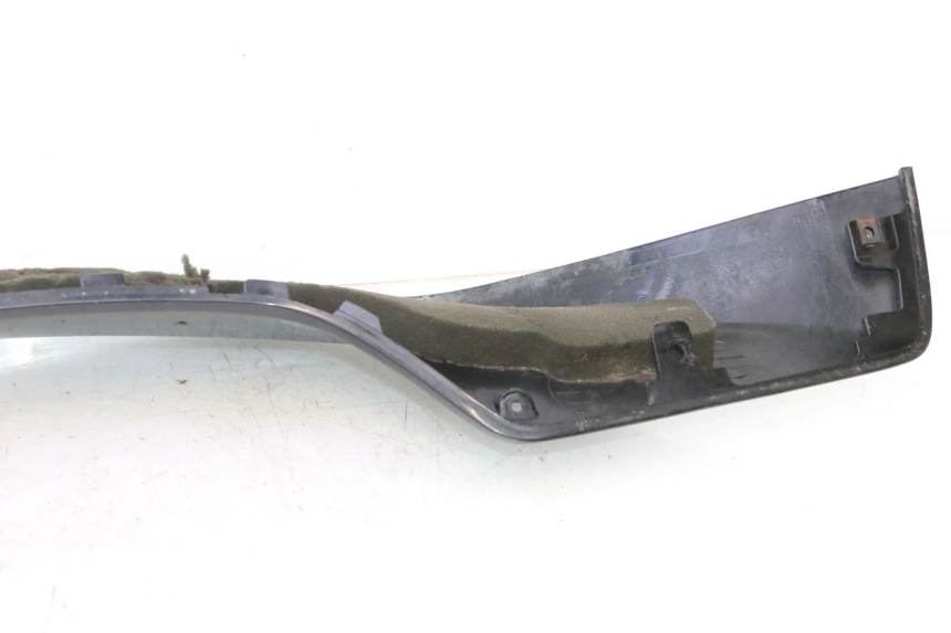 photo de BAJO CARENADO IZQUIERDA SUZUKI BURGMAN EXECUTIVE ABS 650 (2006 - 2012) - Primer plano técnico