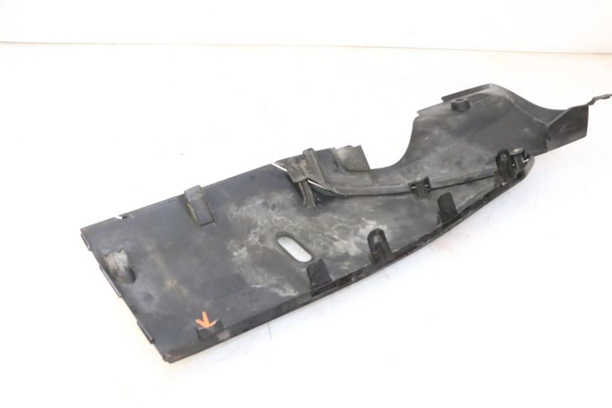photo de BAJO DE CAJA IZQUIERDA HONDA FES S-WING SWING ABS 125 (2007 - 2015) - Primer plano técnico