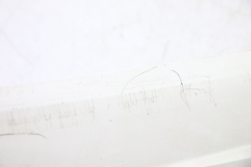 photo de BAJO DE CAJA IZQUIERDA SYM FIDDLE 3 III 125 (2014 - 2020) - Primer plano técnico