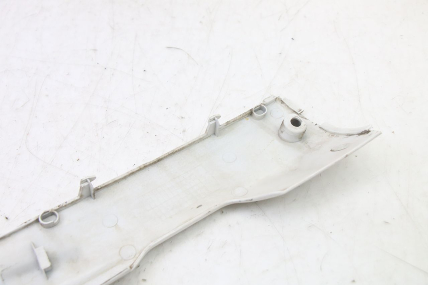 photo de BAJO DE CAJA IZQUIERDA SYM FIDDLE 3 III 125 (2014 - 2020) - Marcados y referencias originales