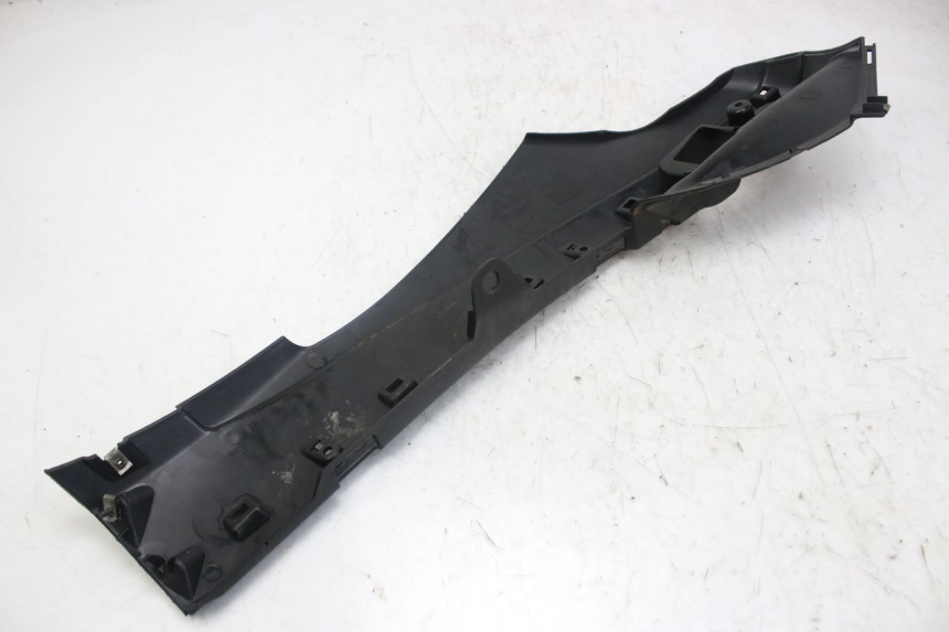 photo de BAJO DE CAJA IZQUIERDA PIAGGIO FLY 4T 50 (2013 - 2017) - Zoom estado de uso