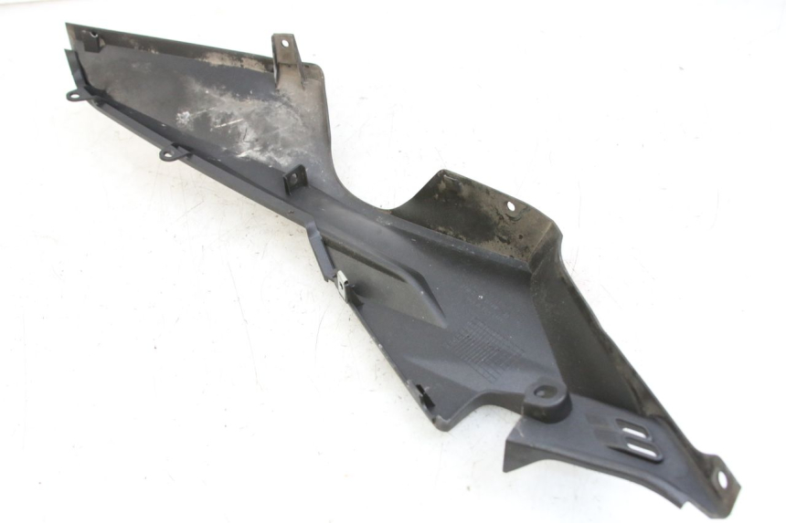 photo de BAJO CARENADO IZQUIERDA HONDA FORZA 125 (2015 - 2016) - Primer plano técnico