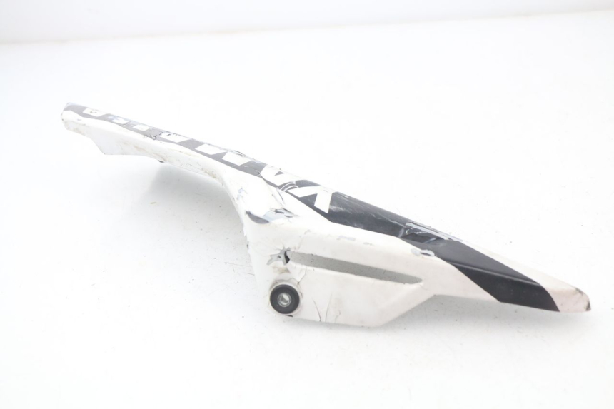 photo de BAJO CARENADO IZQUIERDA YAMAHA FZ8 800 (2010 - 2016) - Detalles de los puntos de fijación