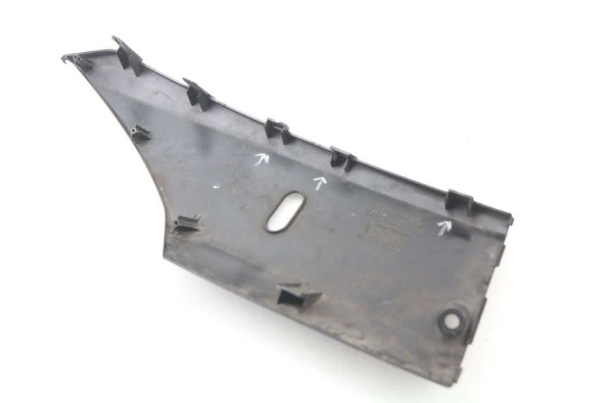 photo de BAJO CARENADO IZQUIERDA HONDA FES S-WING SWING 125 (2007 - 2015) - Primer plano técnico