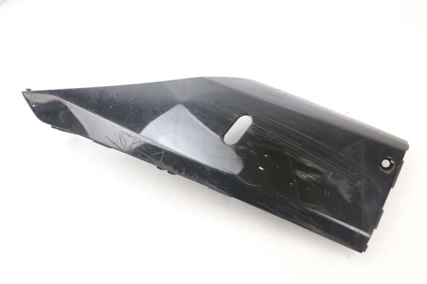 photo de BAJO CARENADO IZQUIERDA HONDA FES S-WING SWING 125 (2007 - 2015) - Detalles de los puntos de fijación