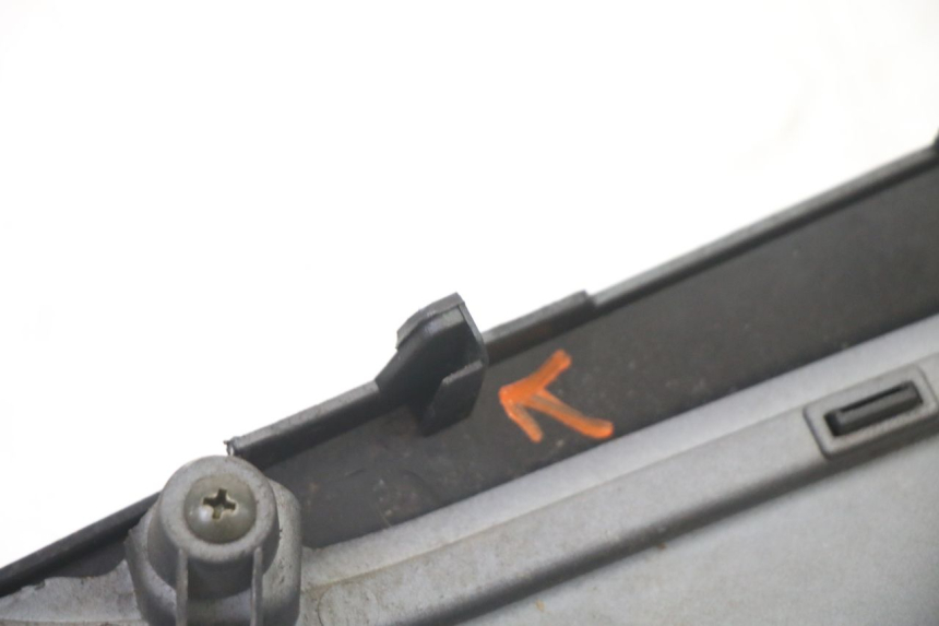 photo de FALDóN IZQUIERDO SYM JET 14 4T 50 (2018 - 2022) - Detalles de los puntos de fijación