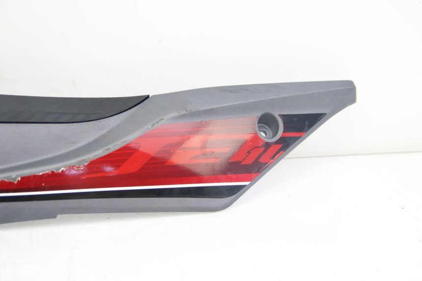 photo de BAJO DE CAJA IZQUIERDA SYM JET 4 4T 50 (2018 - 2021) - Primer plano técnico