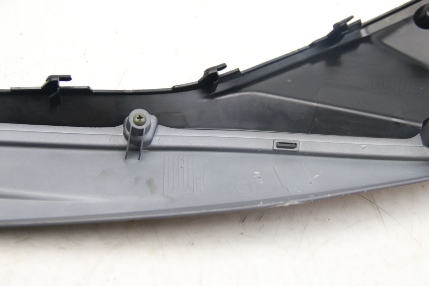 photo de BAJO DE CAJA IZQUIERDA SYM JET 4 4T 50 (2018 - 2021) - Estado de la superficie y material