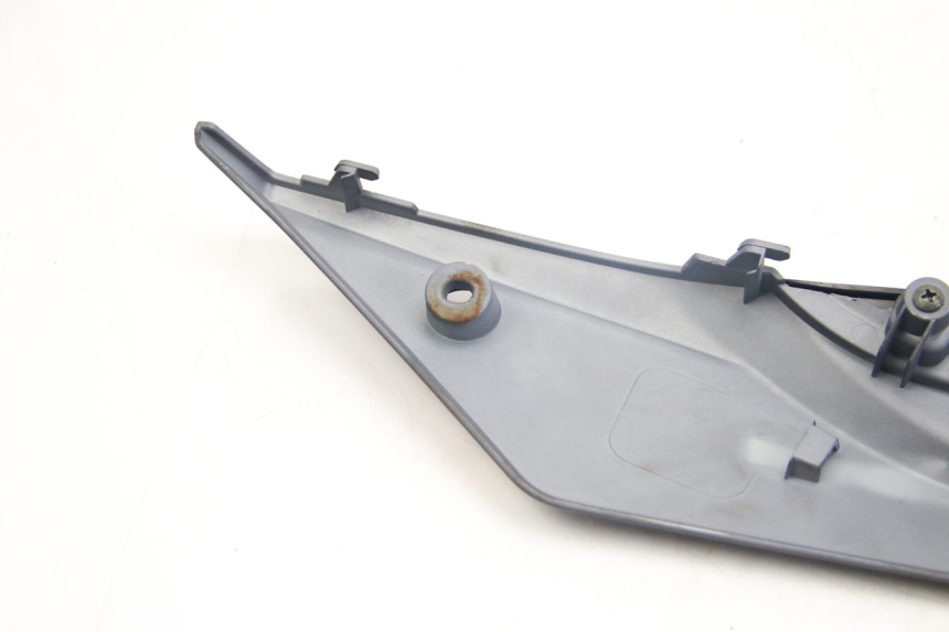 photo de BAJO DE CAJA IZQUIERDA SYM JET 4 4T 50 (2018 - 2021) - Marcados y referencias originales