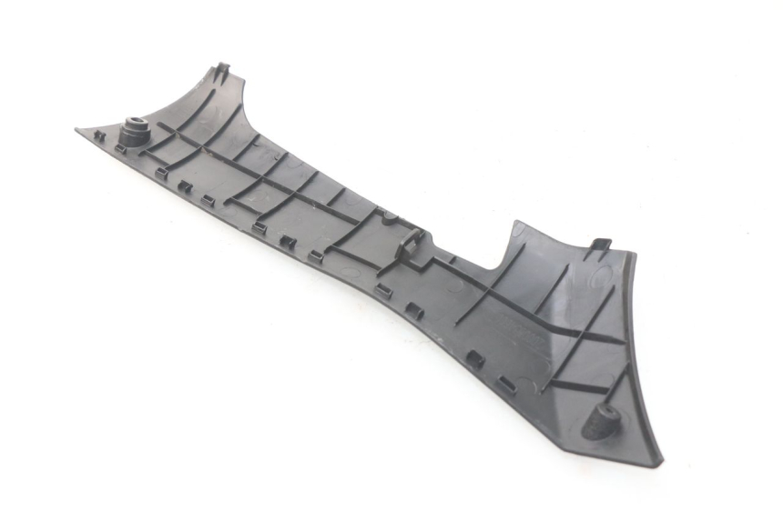 photo de BAJO DE CAJA IZQUIERDA PEUGEOT KISBEE 2T 50 (2010 - 2017) - Detalle de la pieza