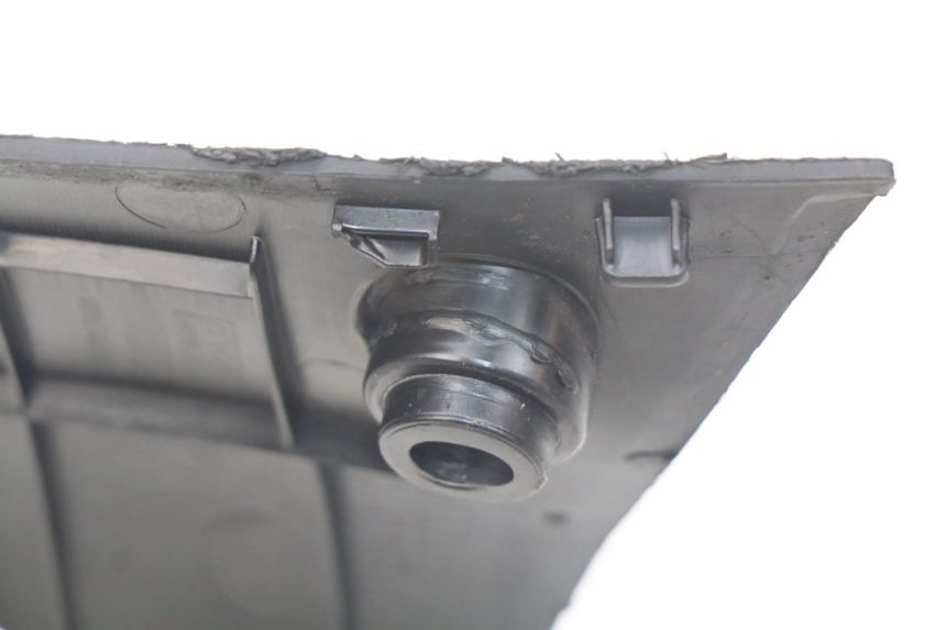 photo de BAJO DE CAJA IZQUIERDA PEUGEOT KISBEE 2T 50 (2010 - 2017) - Detalle de la pieza