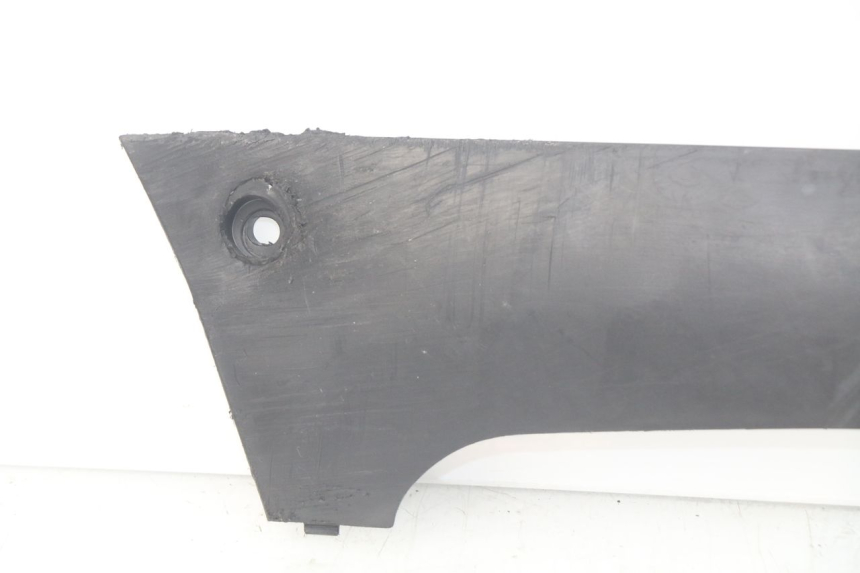 photo de BAJO DE CAJA IZQUIERDA PEUGEOT KISBEE 2T 50 (2010 - 2017) - Detalles de los puntos de fijación