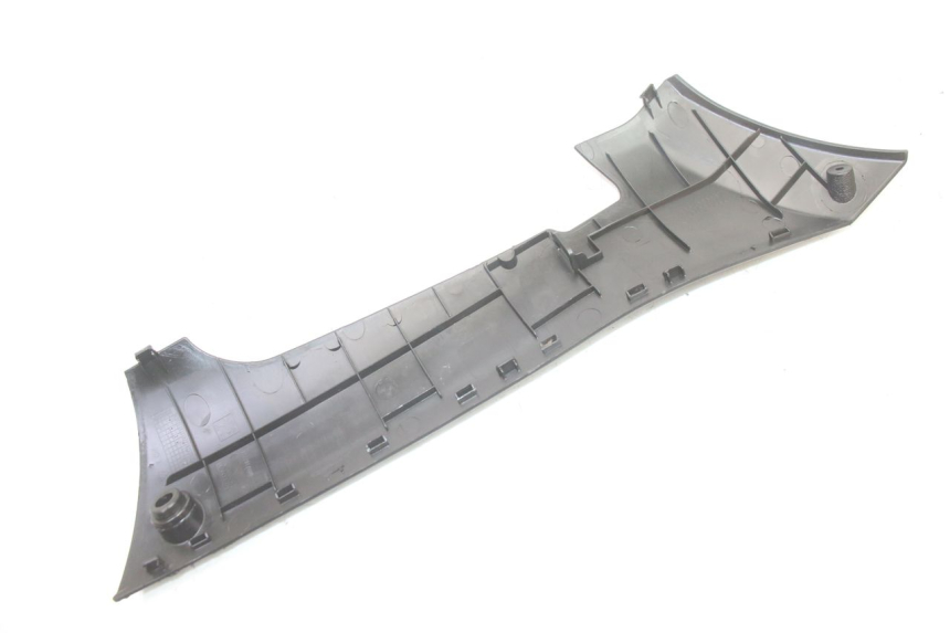 photo de BAJO DE CAJA IZQUIERDA PEUGEOT KISBEE 2T 50 (2010 - 2017) - Detalles de los puntos de fijación