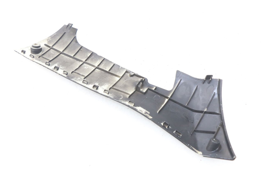 photo de BAJO DE CAJA IZQUIERDA PEUGEOT KISBEE 4T 50 (2018 - 2022) - Detalle de la pieza