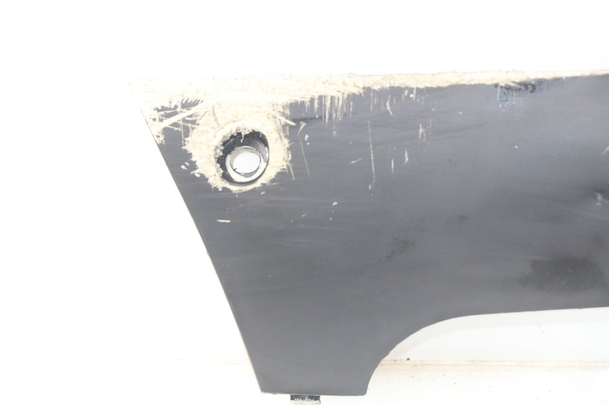 photo de BAJO DE CAJA IZQUIERDA PEUGEOT KISBEE 4T 50 (2018 - 2022) - Primer plano técnico